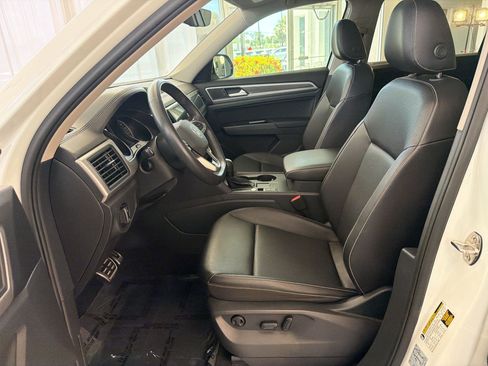 Used 2021 Volkswagen Atlas SE w/ Panoramic Sunroof Package FWD image 5