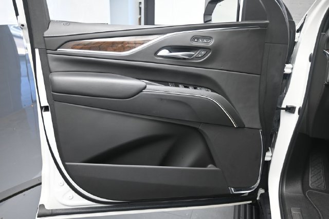 Used 2023 Cadillac Escalade Sport Platinum w/ LPO, ONYX Package AWD/4WD image 19