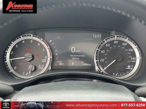 Used 2023 Toyota Highlander XLE image 30