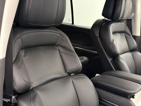 New 2026 Lincoln Navigator L Premier AWD/4WD image 13