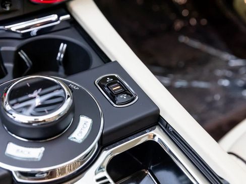 Used 2016 Rolls-Royce Wraith image 32