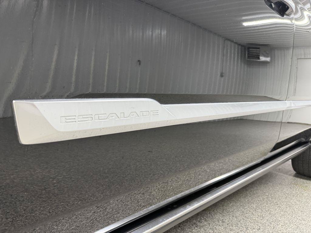Used 2018 Cadillac Escalade ESV Premium Luxury AWD/4WD image 13