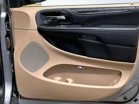 Used 2013 Dodge Grand Caravan Crew w/ Driver Convenience Group FWD image 28