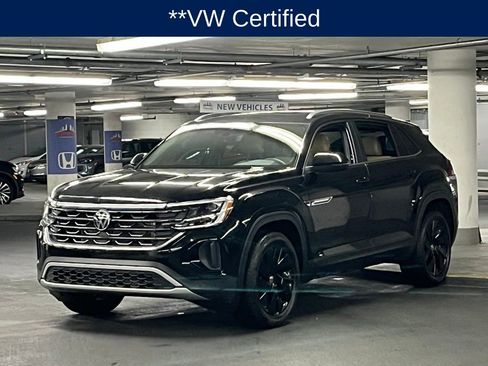 Certified 2026 Volkswagen Atlas Cross Sport SE w/ Panoramic Sunroof Package AWD/4WD image 3