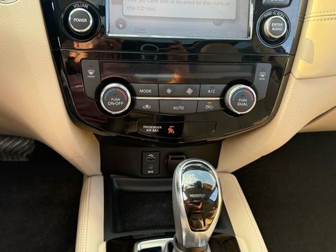 Used 2017 Nissan Rogue SL w/ SL Premium Package AWD/4WD image 17