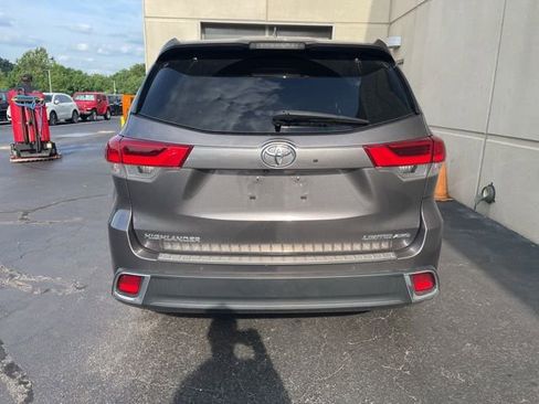 Used 2017 Toyota Highlander Limited w/ Protection Package #3 AWD/4WD image 4