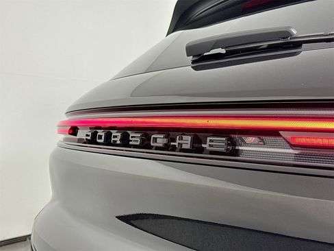 Certified 2025 Porsche Cayenne image 17