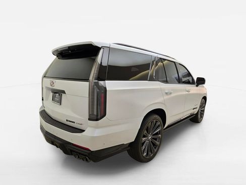 Used 2025 Cadillac Escalade V AWD/4WD image 9