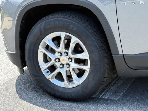 Used 2020 Chevrolet Traverse LT FWD image 9