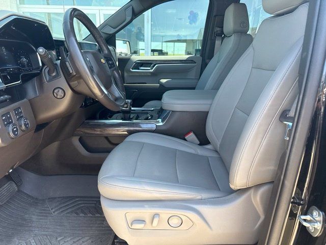 Used 2023 Chevrolet Silverado 1500 LTZ AWD/4WD image 2