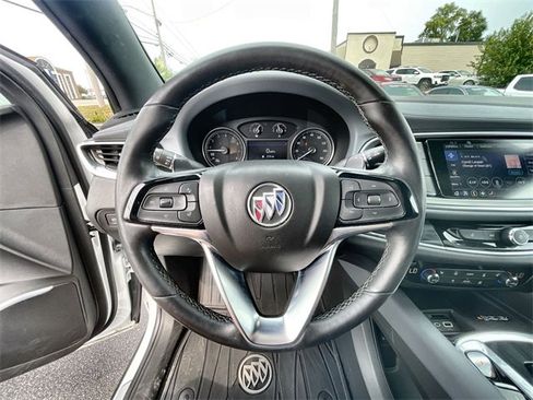 Used 2022 Buick Enclave Essence image 11