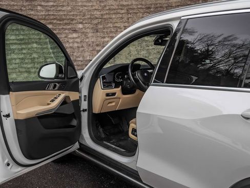 Used 2021 BMW X5 xDrive40i w/ Executive Package image 23