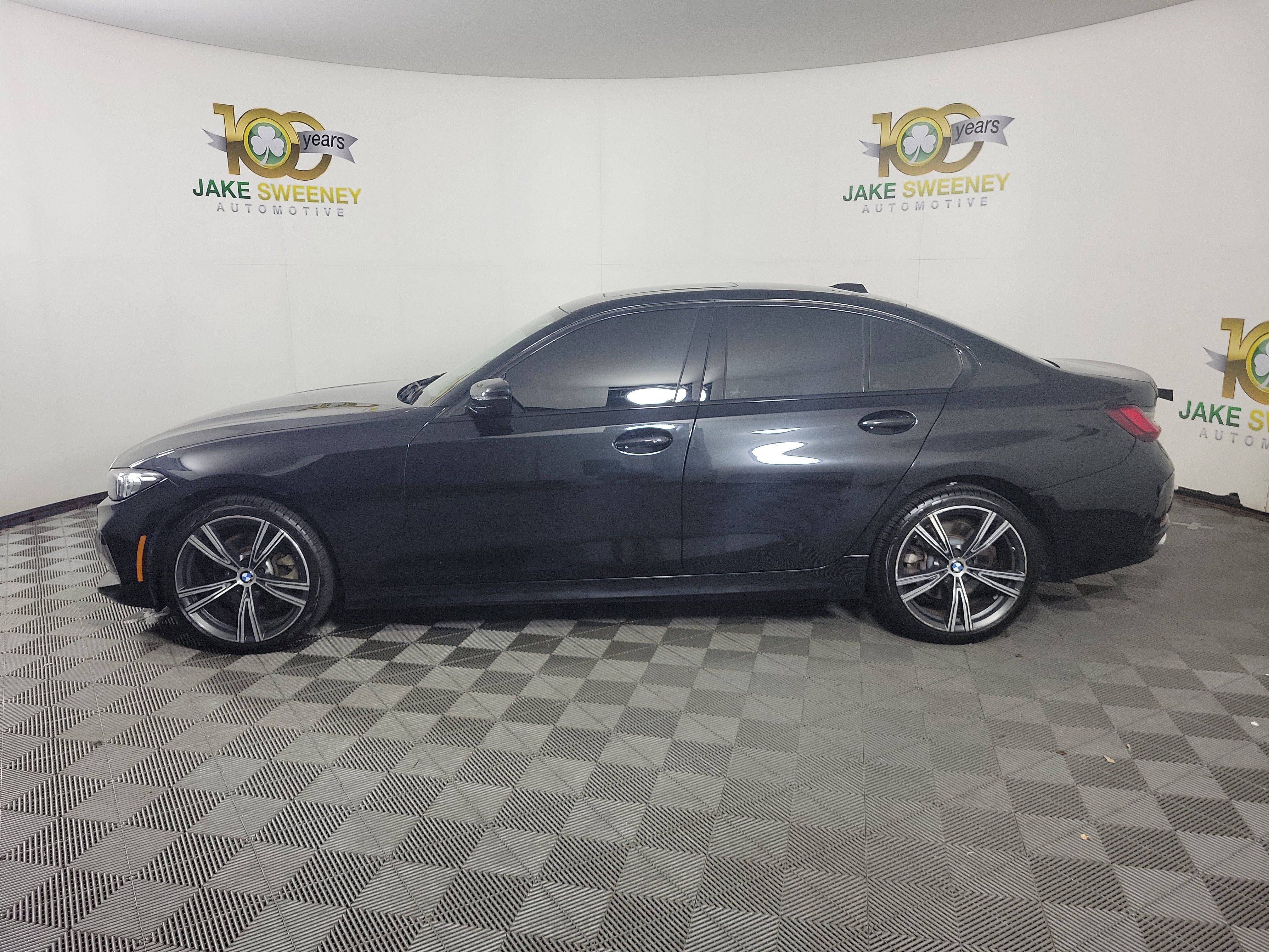 Used 2023 BMW 330i xDrive Sedan w/ Premium Package AWD/4WD image 4
