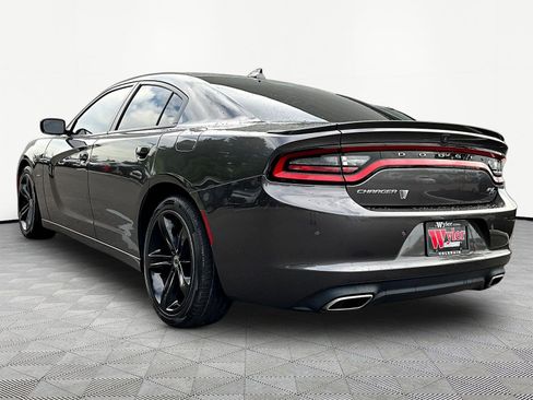 Used 2018 Dodge Charger R/T RWD image 4