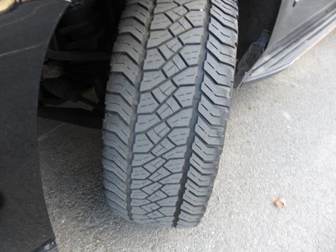 Used 2018 Chevrolet Suburban Premier image 34