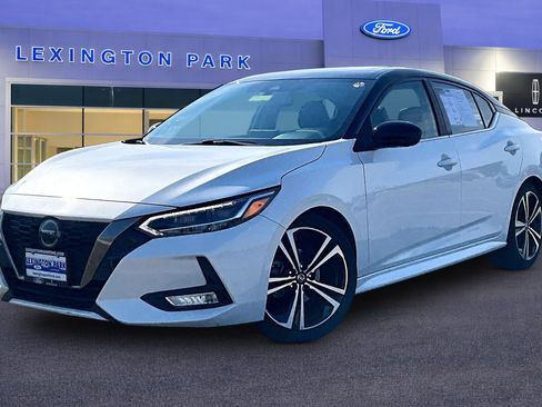 Used 2020 Nissan Sentra SR w/ Premium Package FWD image 3