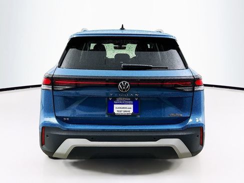 Used 2025 Volkswagen Tiguan SE FWD image 16