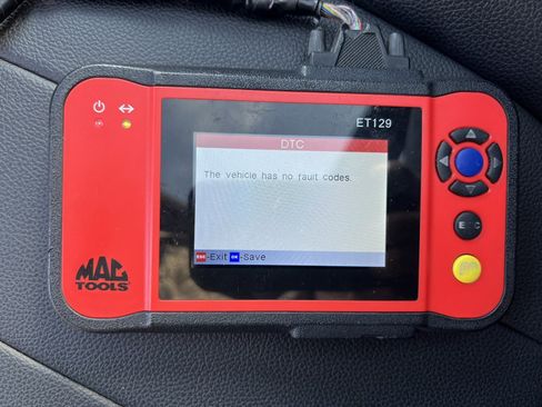 Used 2022 Mercedes-Benz GLB 250 Only 17,000 One Owner Miles - image 34