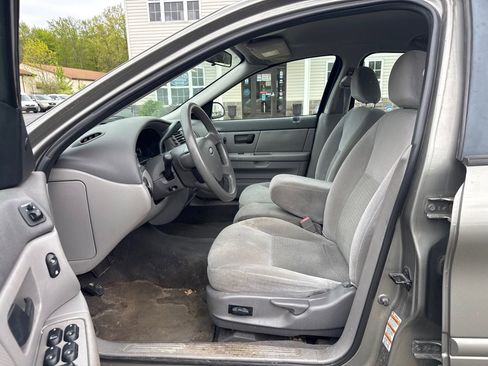 Used 2004 Ford Taurus SE FWD image 9