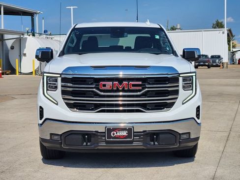 Used 2025 GMC Sierra 1500 SLT AWD/4WD image 2