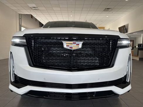 Used 2024 Cadillac Escalade ESV Sport w/ Heavy-Duty Trailer Package AWD/4WD image 9