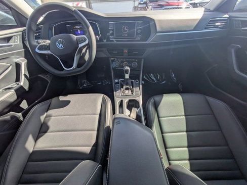 Used 2022 Volkswagen Jetta SE image 12
