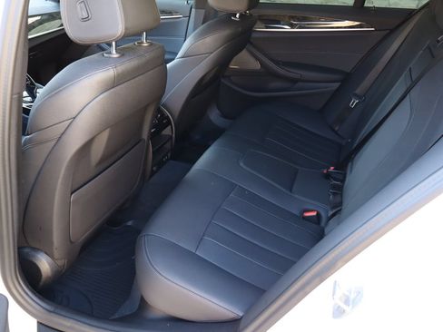 Used 2023 BMW 530i w/ Premium Package RWD image 6