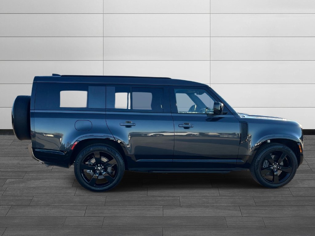 Certified 2025 Land Rover Defender 130 X-Dynamic SE AWD/4WD image 6