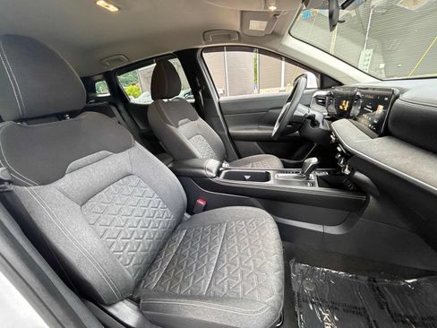 Used 2025 Nissan Kicks SV AWD/4WD image 16