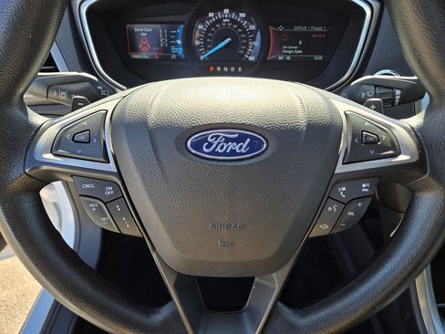 Used 2019 Ford Fusion SE FWD image 21