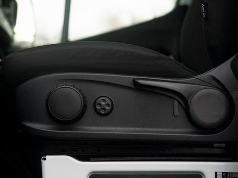 Used 2025 Mercedes-Benz Sprinter 2500 image 29