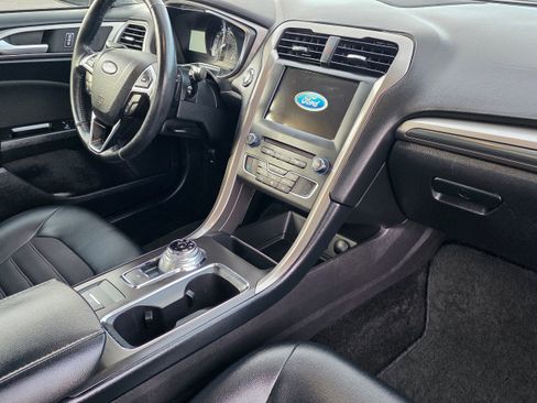 Used 2017 Ford Fusion SE w/ Equipment Group 201A image 26