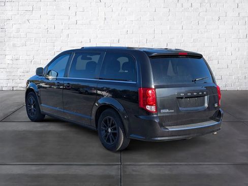 Used 2019 Dodge Grand Caravan SXT image 3