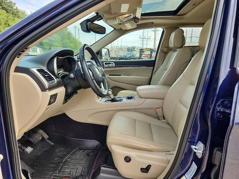 Used 2017 Jeep Grand Cherokee Limited AWD/4WD image 23