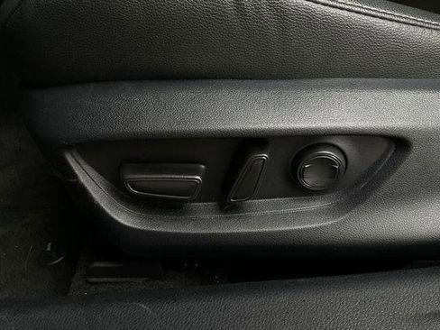 Used 2025 Toyota Camry SE FWD image 11