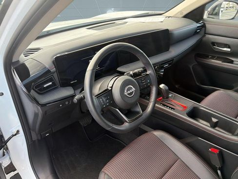 Certified 2025 Nissan Kicks SR FWD image 7