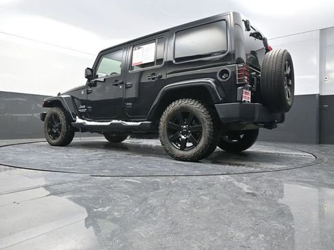 Used 2015 Jeep Wrangler Unlimited Sahara image 31