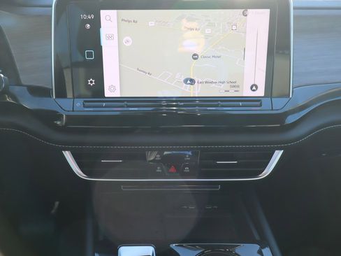 Used 2024 Volkswagen Atlas SEL image 11