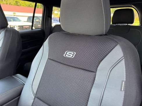 Used 2025 Jeep Grand Cherokee Laredo X w/ Luxury Tech Group I image 32