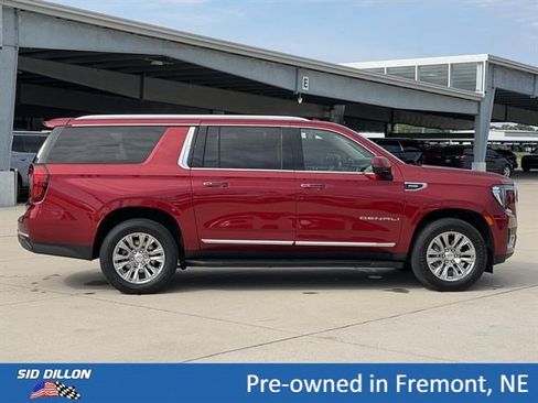 Used 2023 GMC Yukon XL Denali AWD/4WD image 3