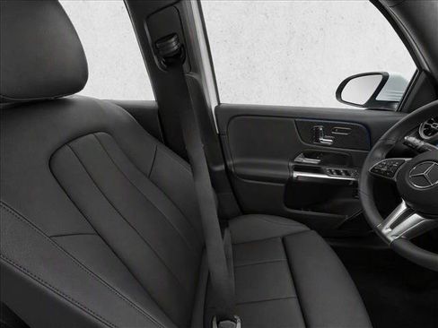 Used 2026 Mercedes-Benz GLB 250 4MATIC image 21