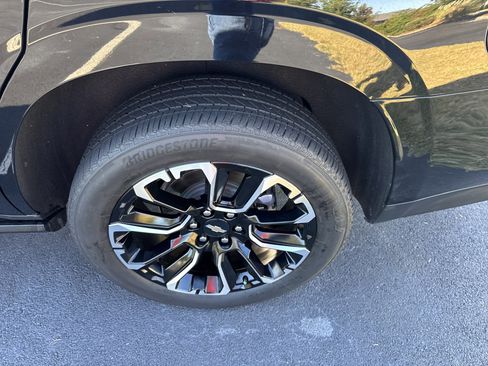 Used 2024 Chevrolet Tahoe High Country image 12