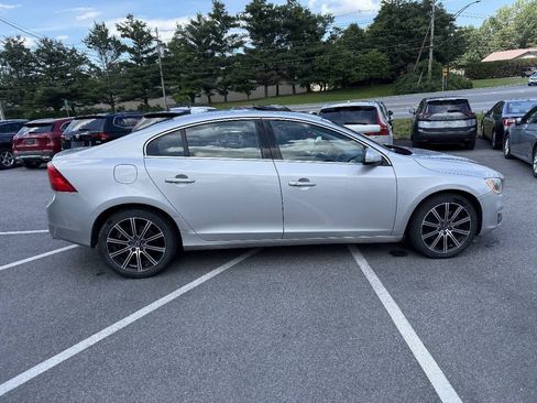 Used 2017 Volvo S60 T5 Inscription Platinum w/ Climate Package AWD/4WD image 3