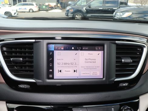 Used 2023 Chrysler Voyager LX image 26