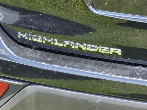 Used 2021 Toyota Highlander XLE FWD image 15