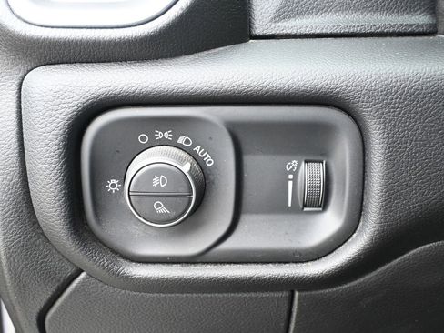 Used 2024 RAM 2500 Big Horn AWD/4WD image 11