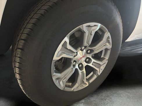 Used 2021 GMC Yukon XL SLE AWD/4WD image 7
