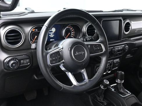 Used 2022 Jeep Wrangler Unlimited Sahara w/ LED Lighting Group AWD/4WD image 23