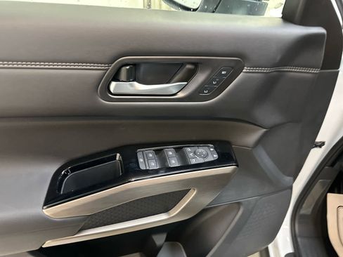 New 2025 Nissan Pathfinder Platinum image 20