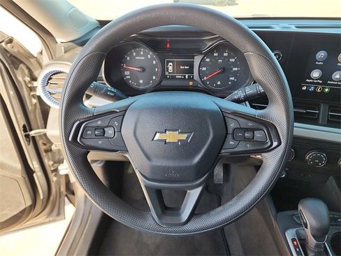 Used 2024 Chevrolet Trax LS image 17